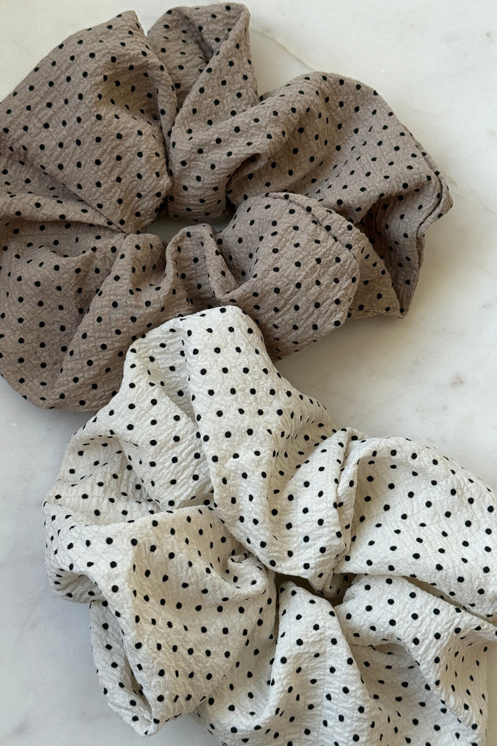 A-bee - Tilda Scrunchie - Taupe Hårelastikker