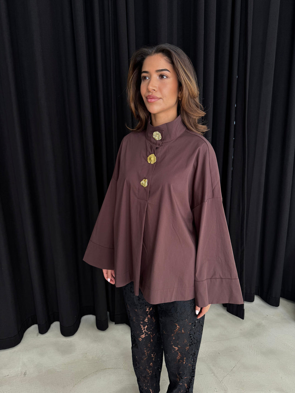 Continue - Klara High Neck 15088 - Dark Brown Bluser