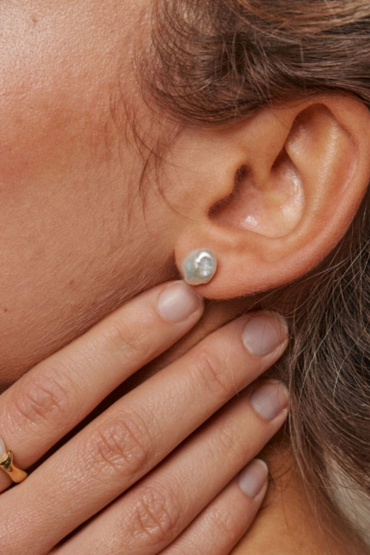 Enamel Copenhagen - Studs, Baroque Pearl - Baroque Pearls Øreringe