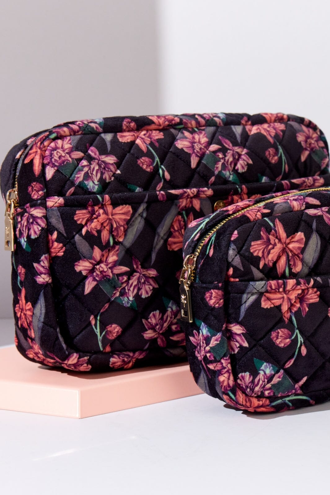 Fan Palm - Beauty Bag Velvet - Flawless Black Toilettasker
