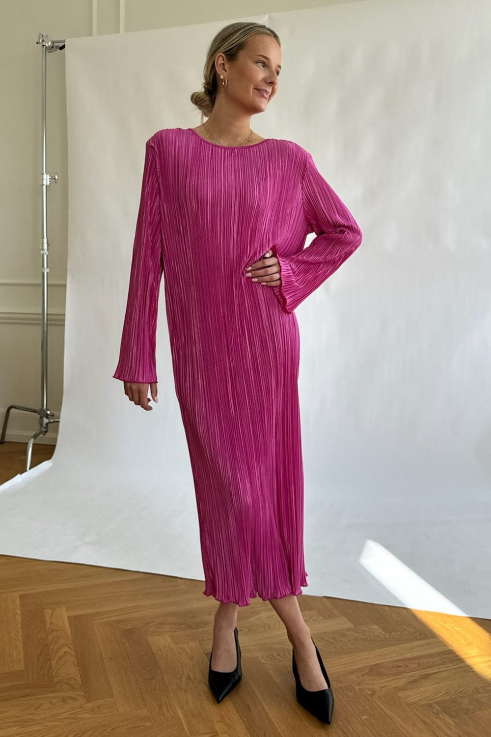 Forudbestilling - BYIC - Kellyic Long Plissé Dress - fp Fuchsia Pink Kjoler