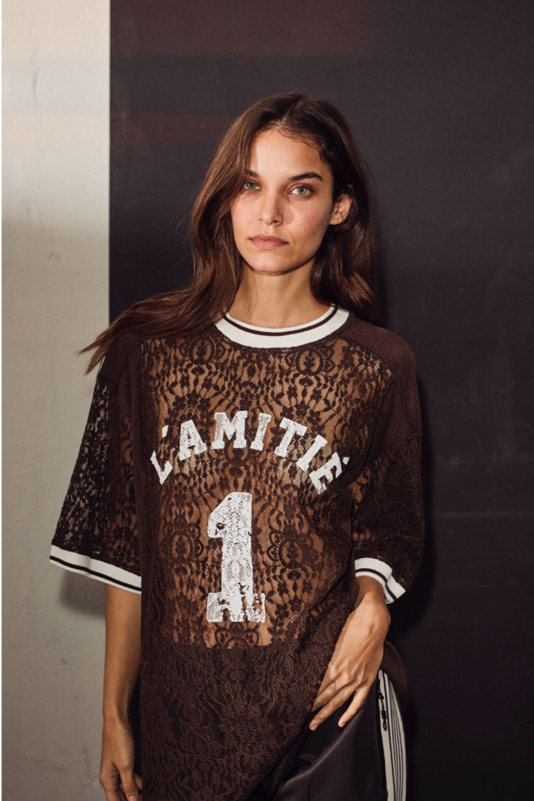 Forudbestilling - Haute L'Amitié - Lace Football Tee HL10001 - Mocca Skjorter