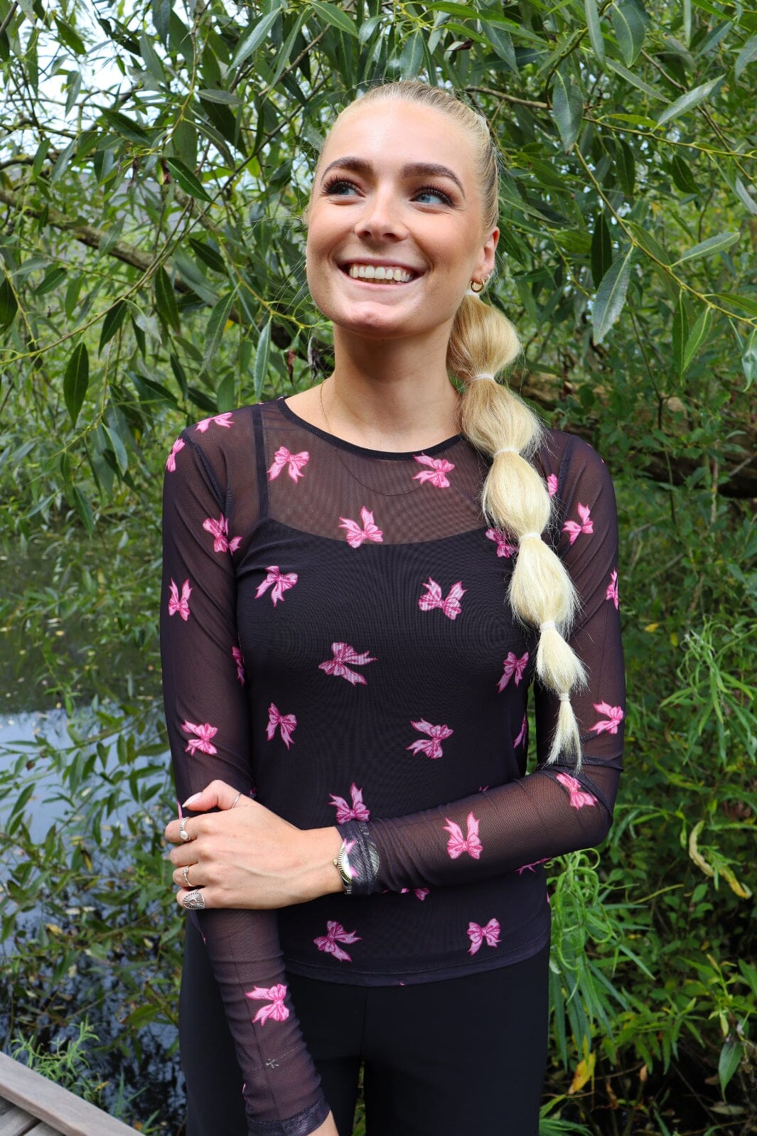 Forudbestilling - Liberte - Mesh-Ls-Tshirt - Black Pink Bow Bluser