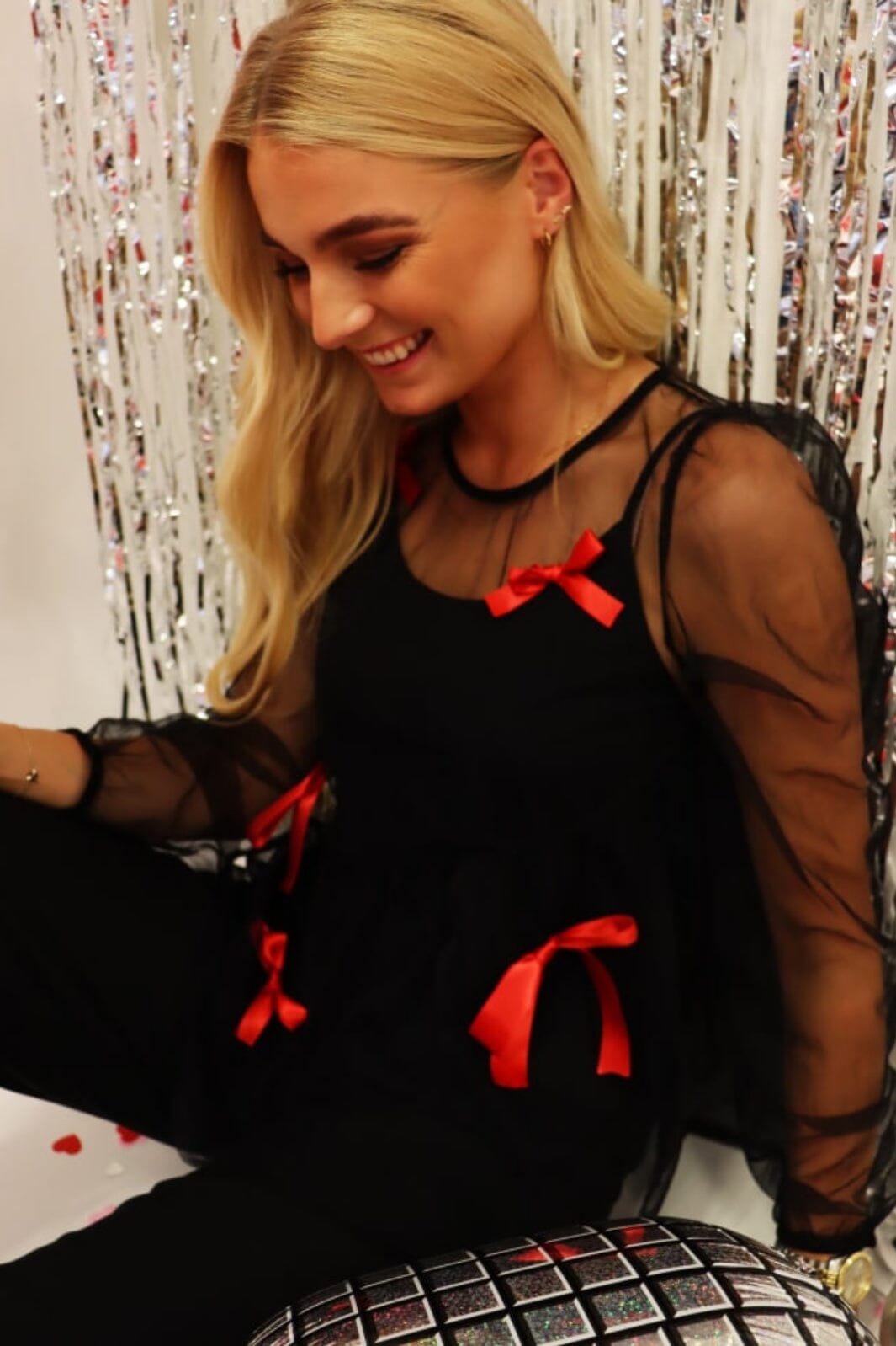 Forudbestilling - Liberte - Tulle-Ls-Bow-Blouse 22126 - Black Red Bow Bluser