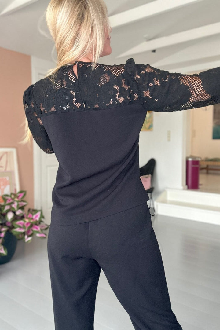 Forudbestilling - Neo Noir - Antonia Crepe Jumpsuit - Black Buksedragter