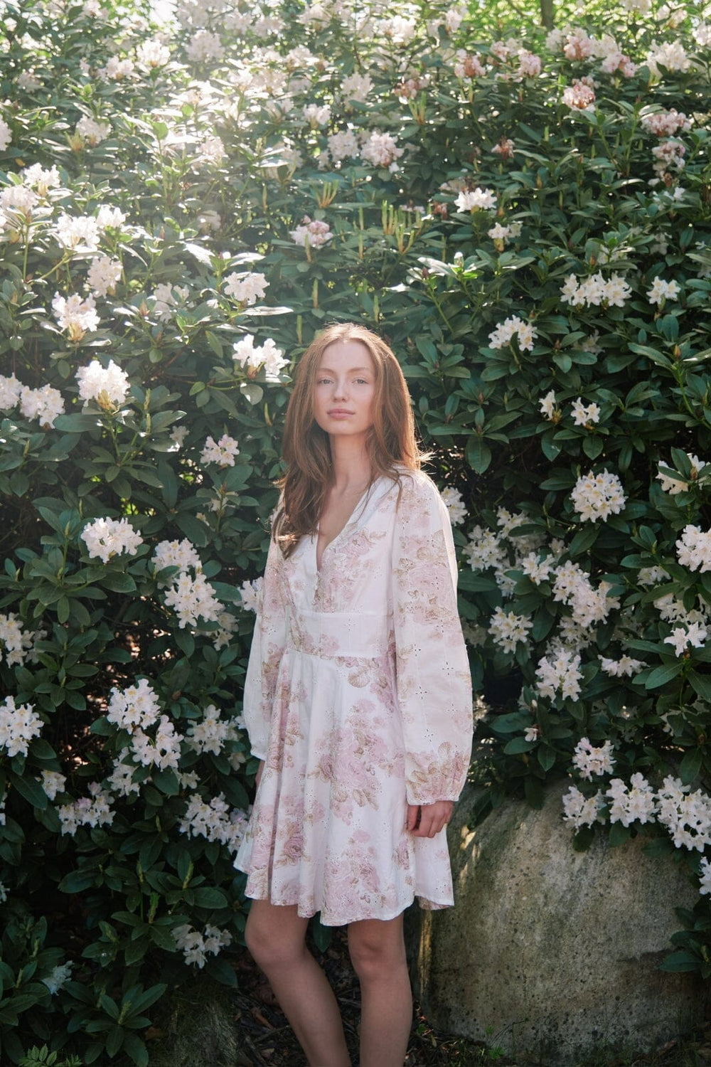 Forudbestilling - Neo Noir - Milly Emb Rose Dress 165099 - 630 - Dusty Rose Kjoler