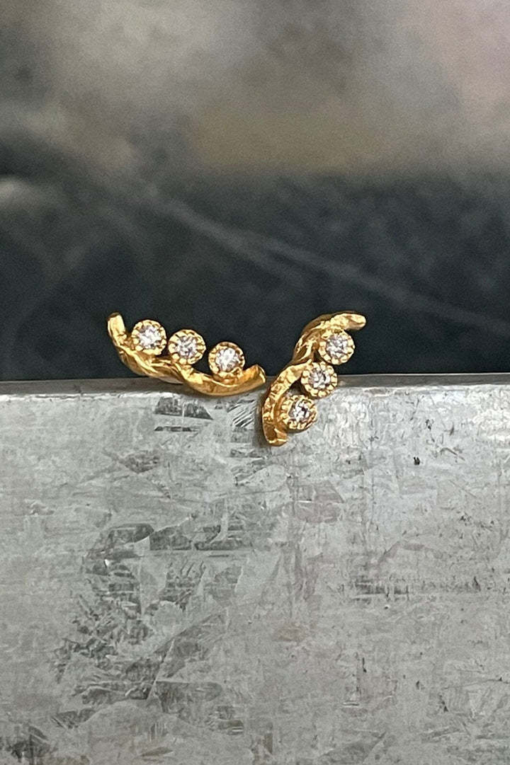 Forudbestilling - Stine A - Flow Earring With Three Stones - Single - 1335-02-S Øreringe