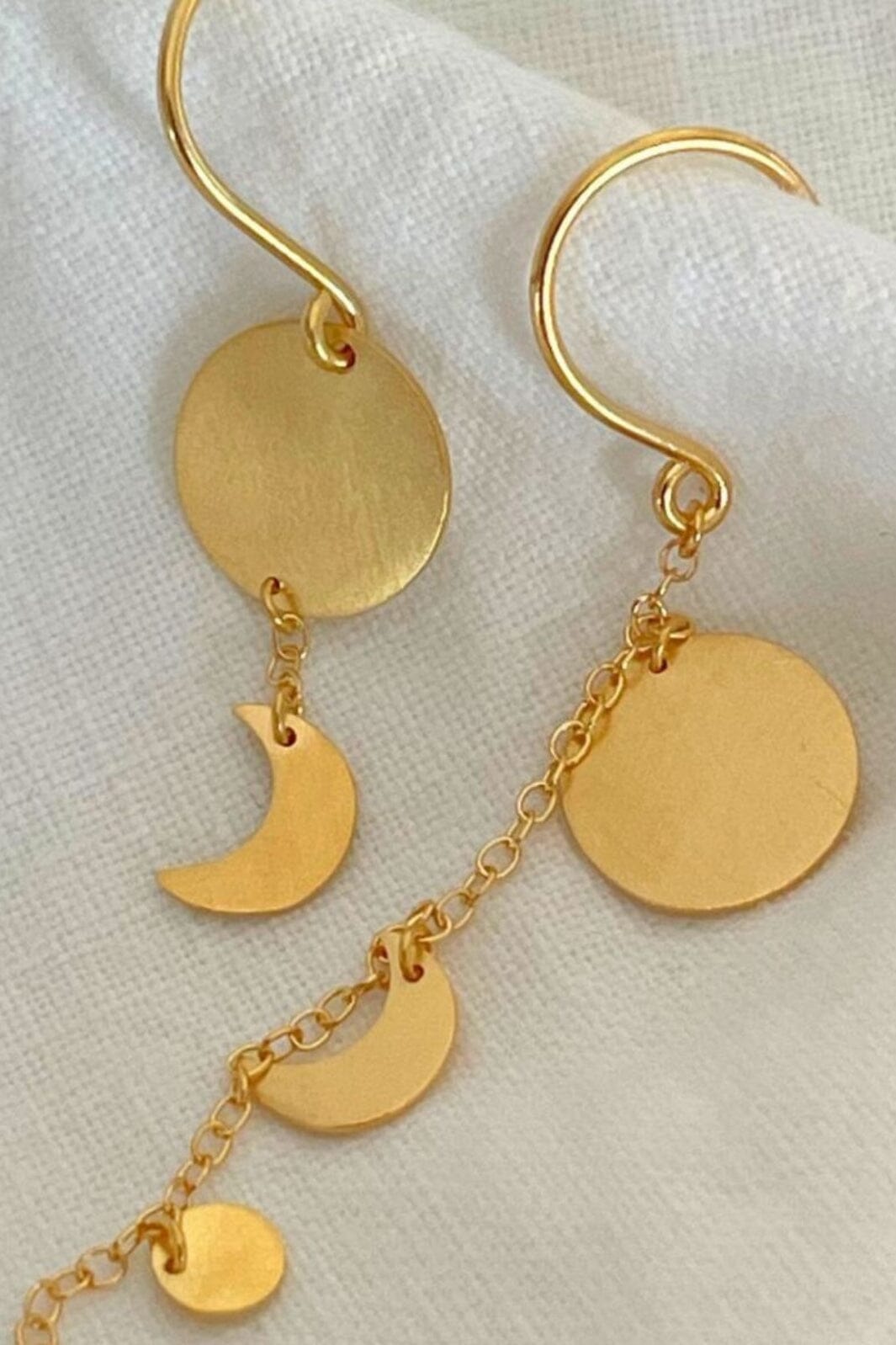 Forudbestilling - Stine A - Sun And Moon Earring With Chain - Single - 1360-02 Øreringe