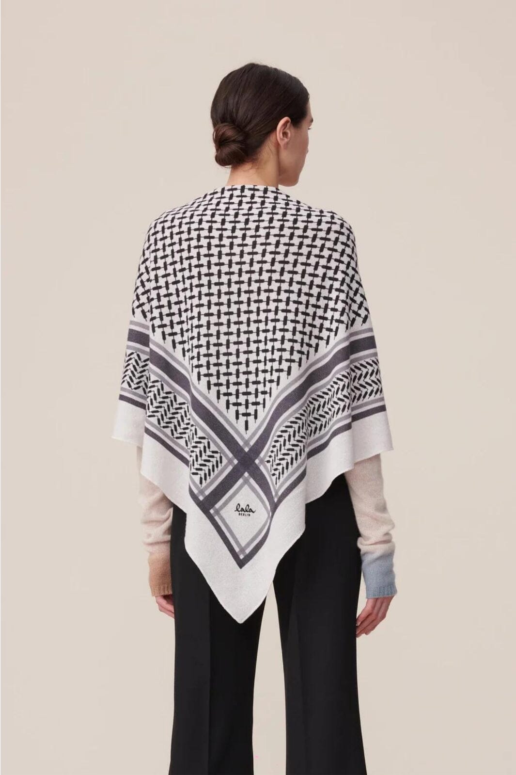 Lala Berlin - Triangle Trinity Classic M - Alabastro off-white Tørklæder