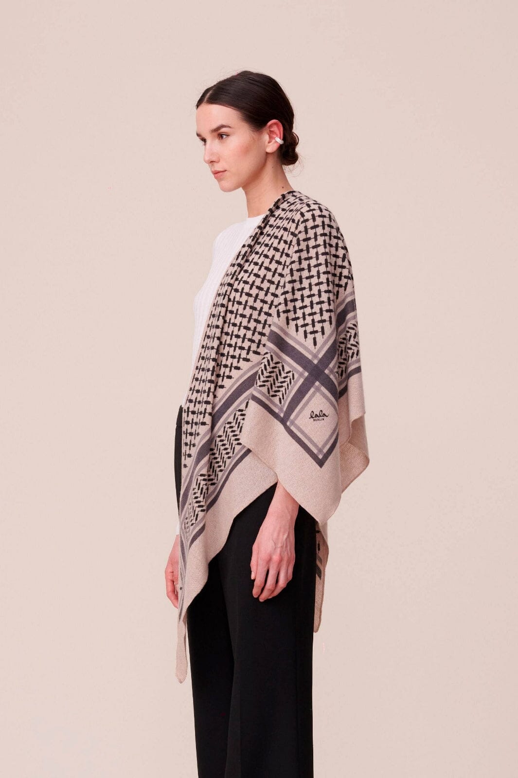 Lala Berlin - Triangle Trinity Classic M - Dune Beige Tørklæder