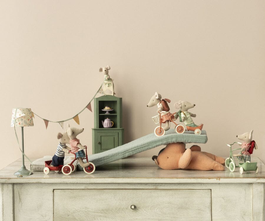 Maileg - Tricycle Hanger, Mouse - Red Dekoration