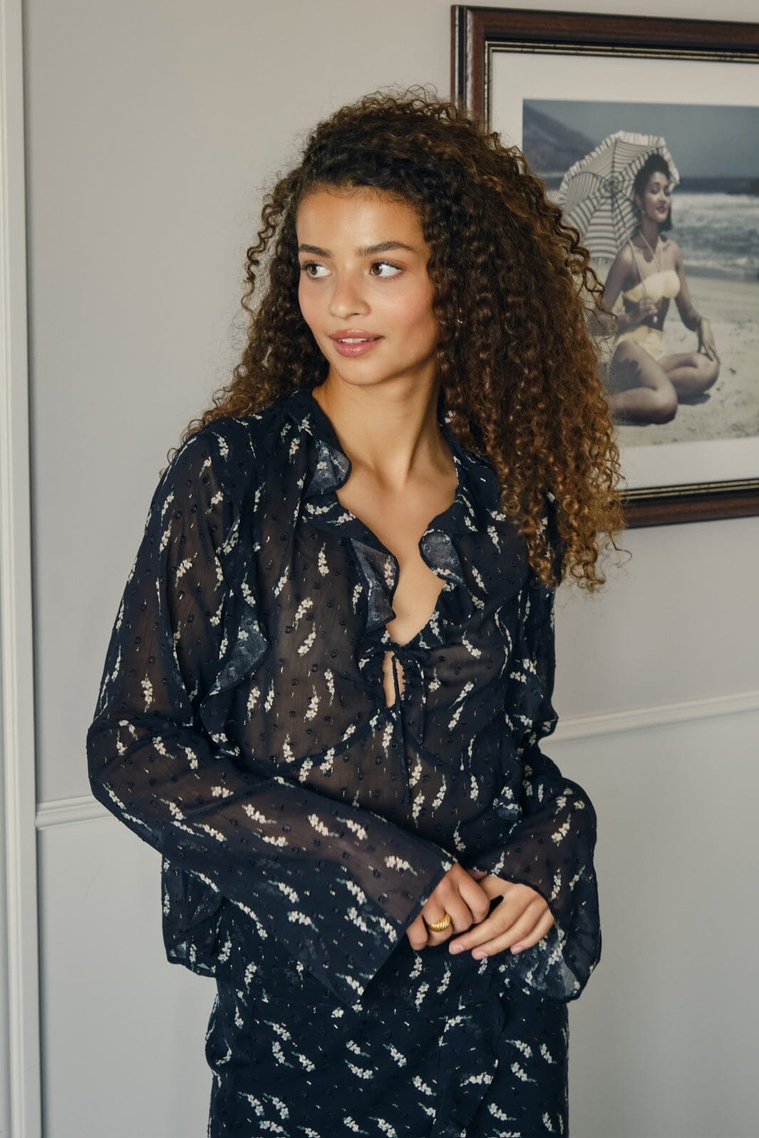 Neo Noir - Carola Flower Branch Blouse - Black Skjorter