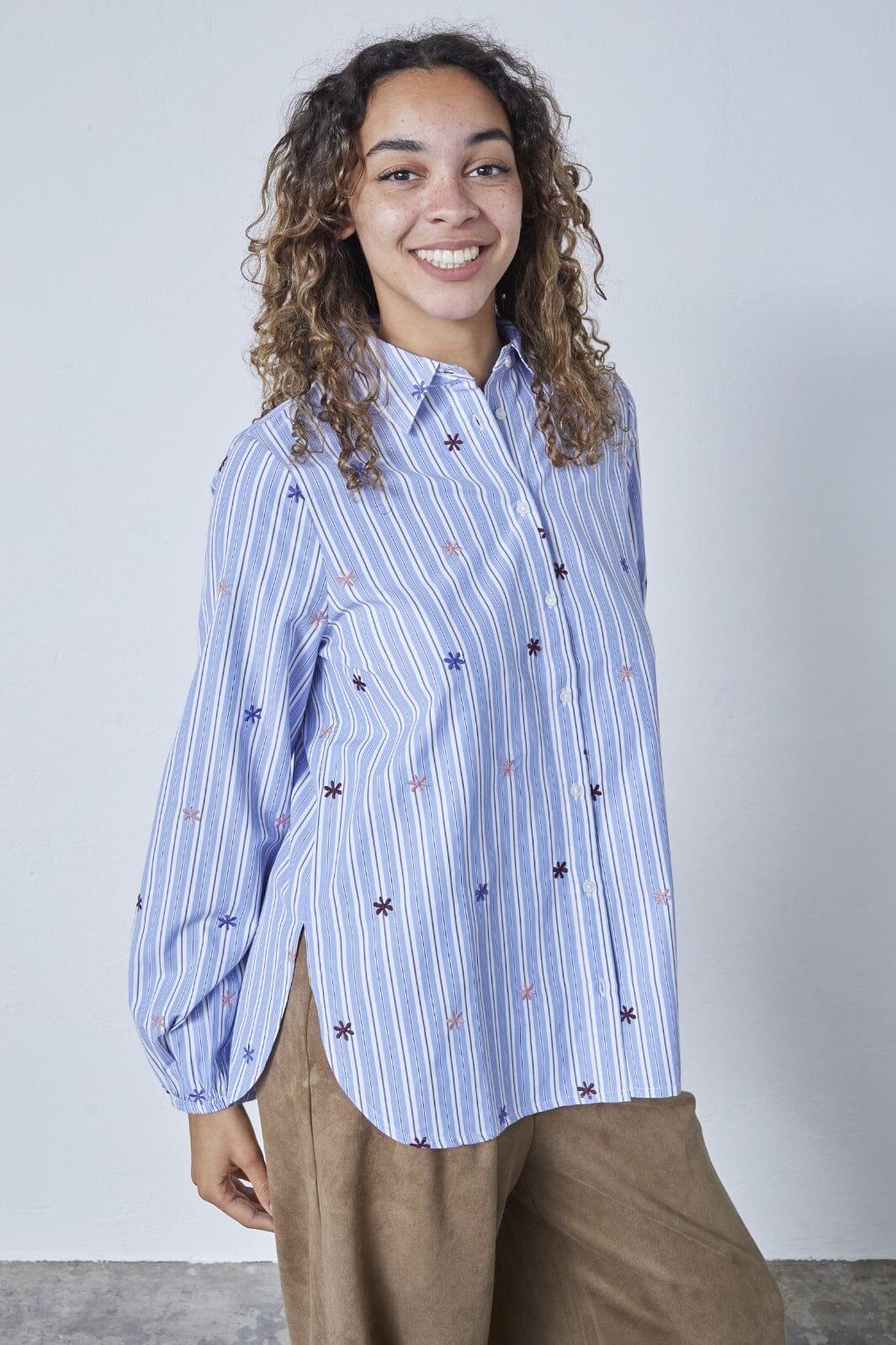 Sisters Point - Istea-Sh2 19152 - 834 - Blue Stripe