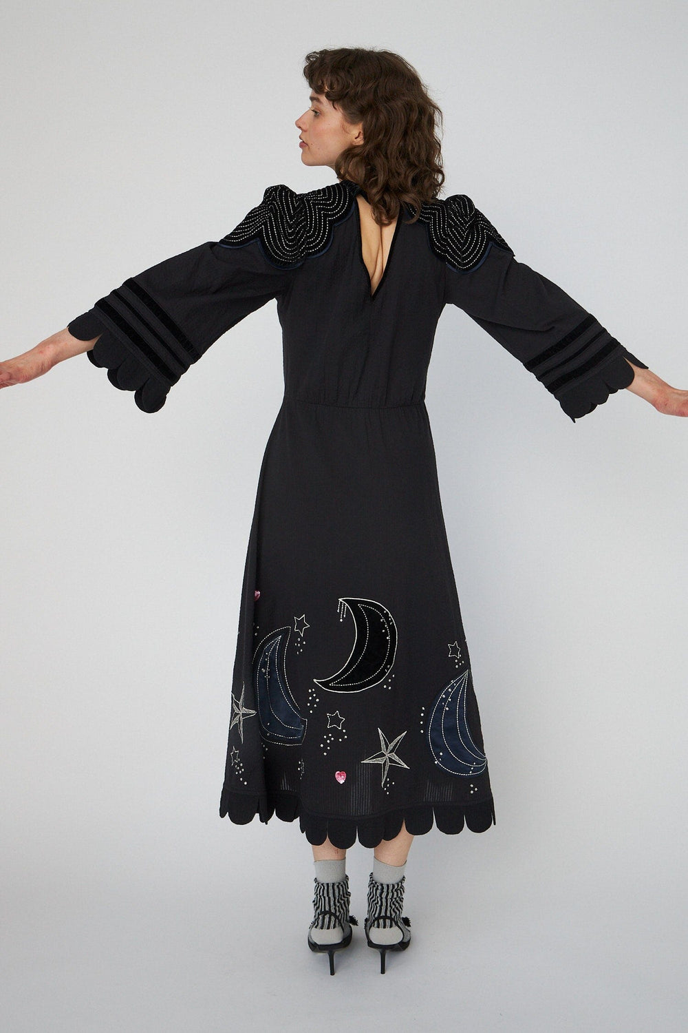Stella Nova - Moon And Star Embroidered Midi Dressms54-4316 - 999 Black Kjoler