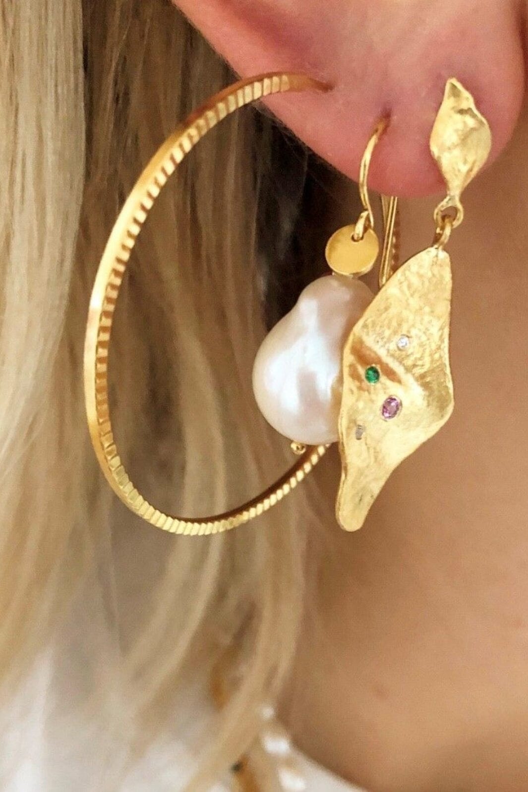 Stine A - Baroque Pearl Earring With Gemstone - 1173-02-S Øreringe