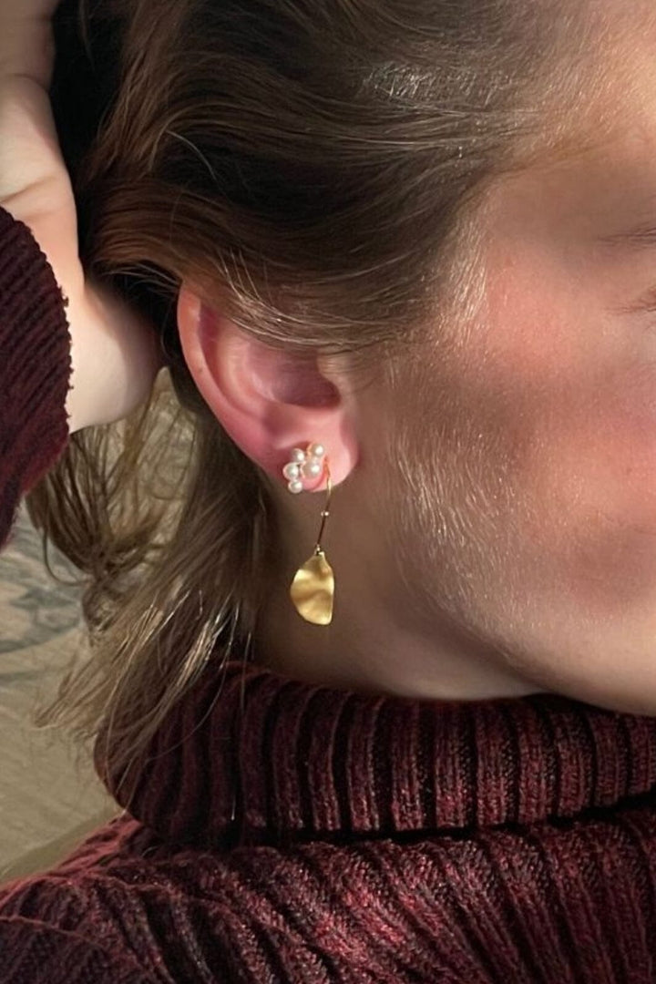 Stine A - Hook With Golden Refection Moon Earring Right - Single - 1341-02-R Øreringe