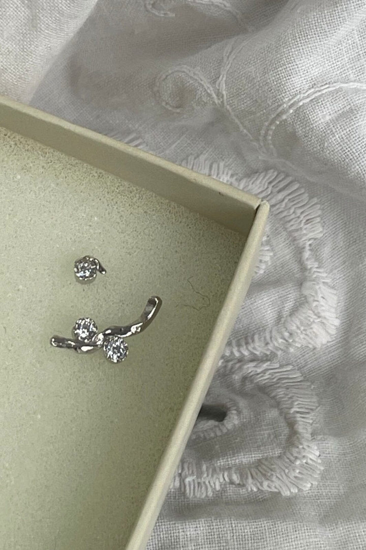 Stine A - Tres Petit Flow Earring Silver - Single - 1336-00-S Øreringe