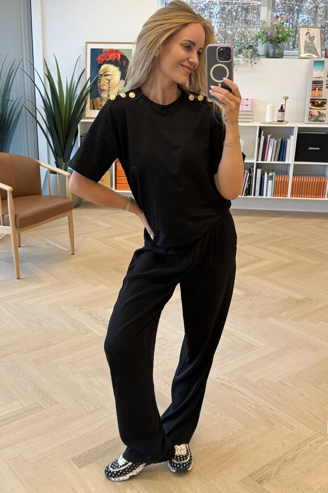 Valentin Studio - Gold Button Casual T-shirt - Black T-shirts