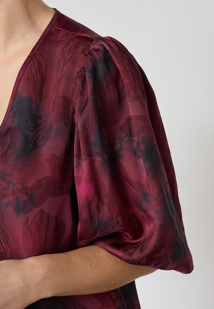 Sisters Point - Ventia-V.Dr6 19520 - 801 - Bordeaux Blurred