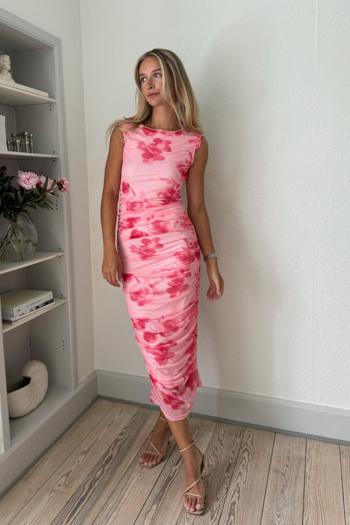 Forhåndsbestilling - BYIC - Miraic Mesh Dress - apfp Abstract Pink Flower Print