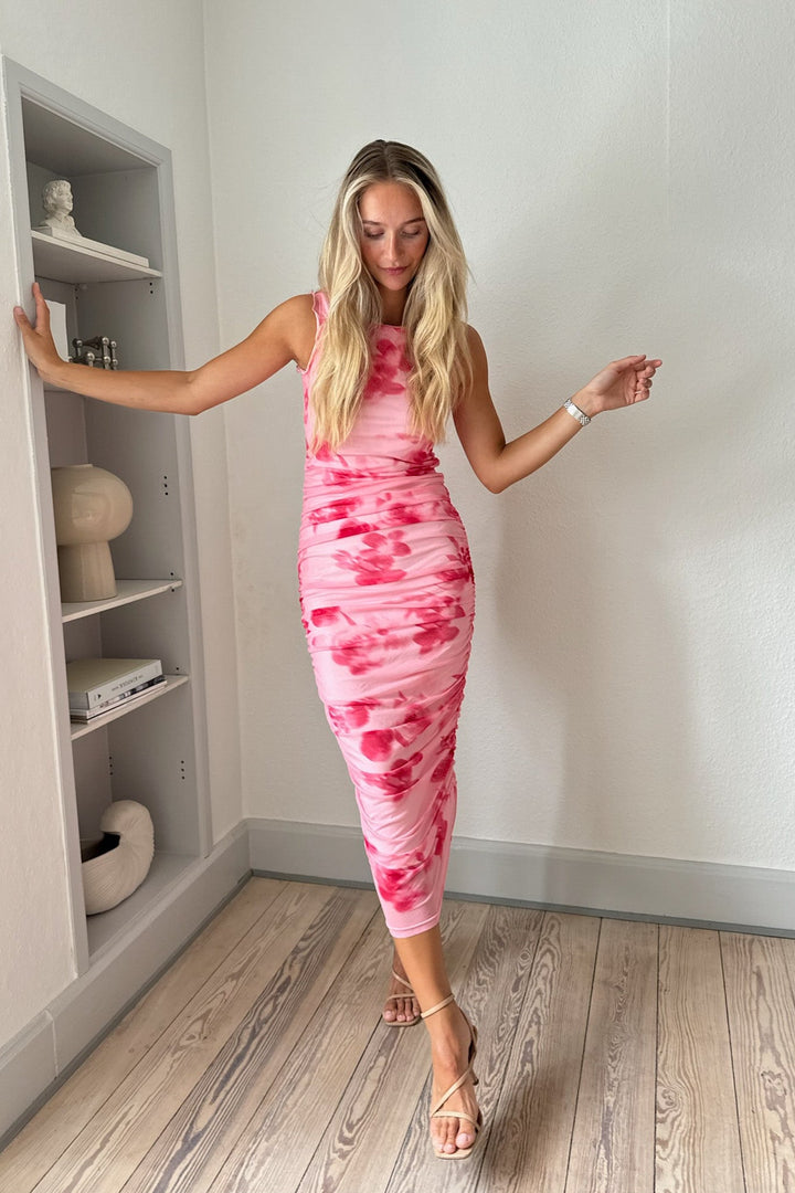 Forhåndsbestilling - BYIC - Miraic Mesh Dress - apfp Abstract Pink Flower Print