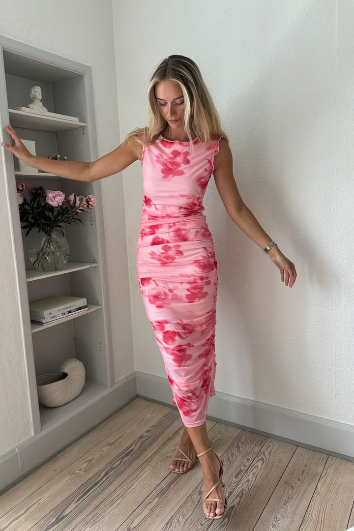 Forhåndsbestilling - BYIC - Miraic Mesh Dress - apfp Abstract Pink Flower Print