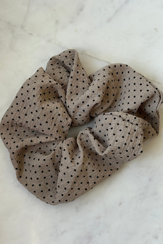 A-bee - Tilda Scrunchie - Taupe Hårelastikker 