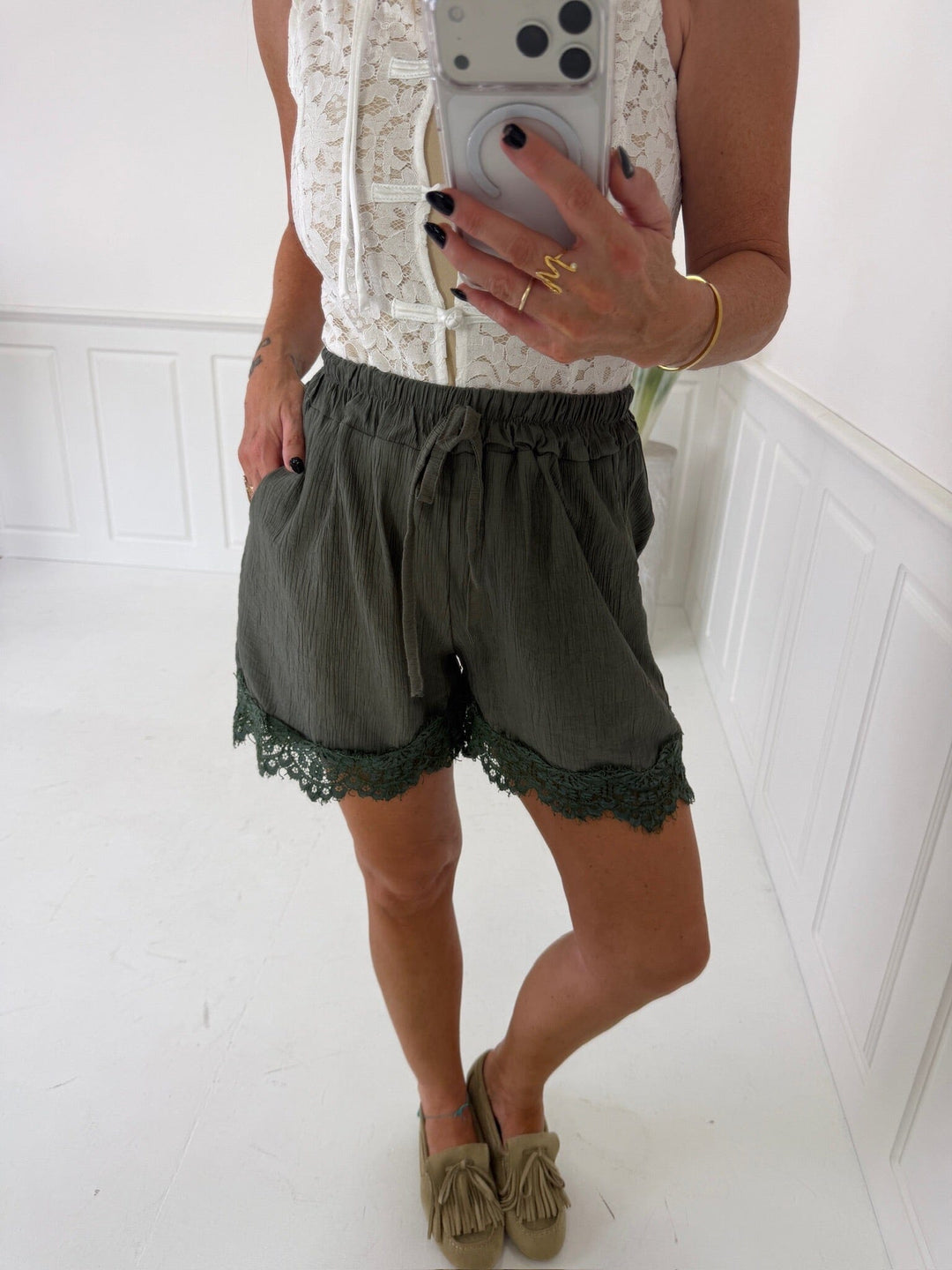 A-Bee - Vanya Shorts - Khaki Shorts 