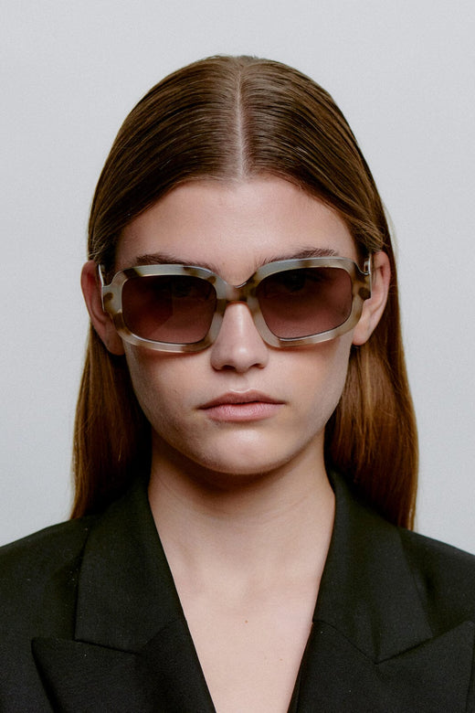 A. Kjærbede - Pluto KL2606 - Cookie Dough Solbriller 