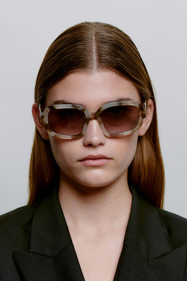 A. Kjærbede - Pluto KL2606 - Cookie Dough Solbriller 