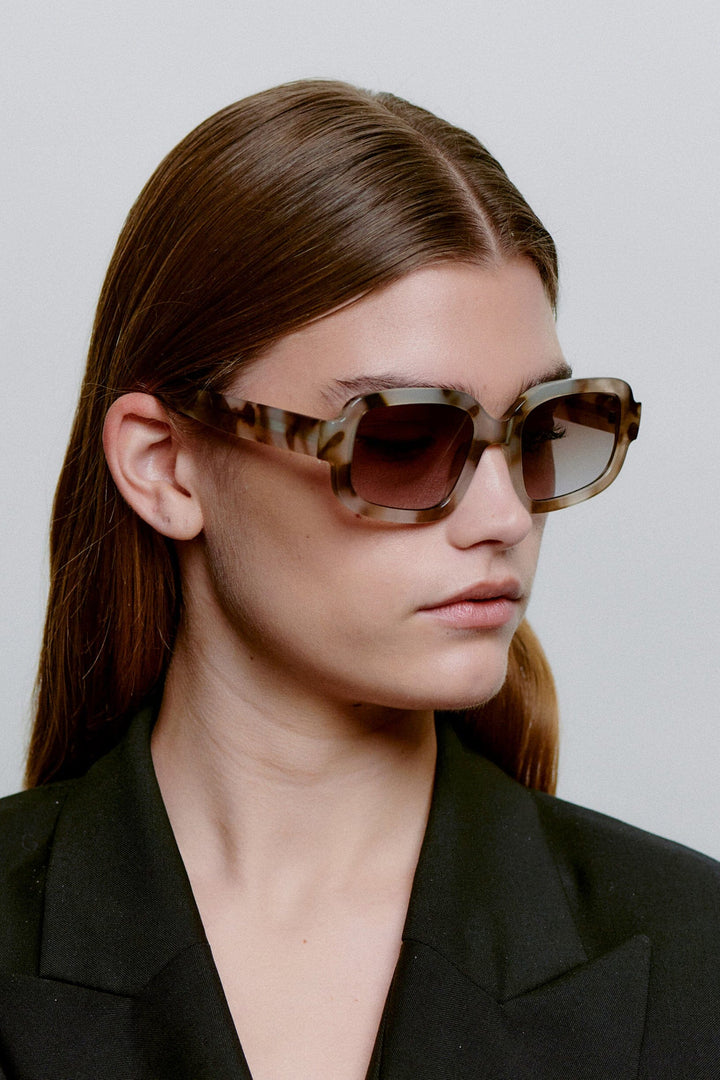 A. Kjærbede - Pluto KL2606 - Cookie Dough Solbriller 