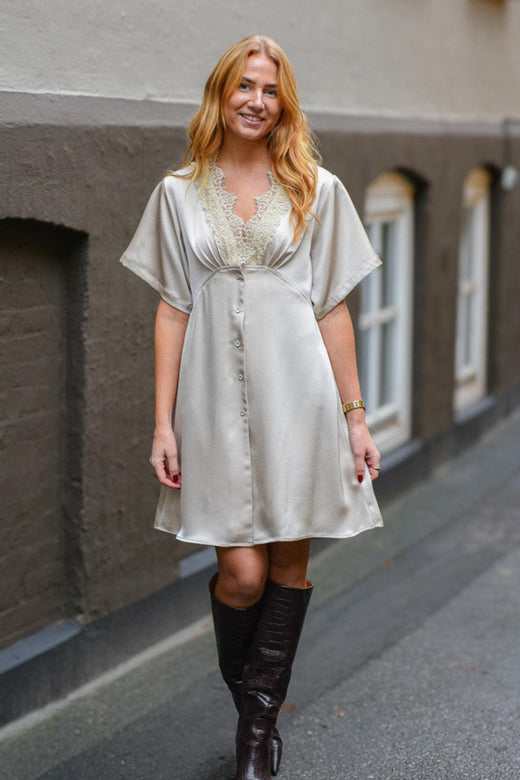 A-View - Sille Dress AV2697 - 004 - Sand Kjoler 