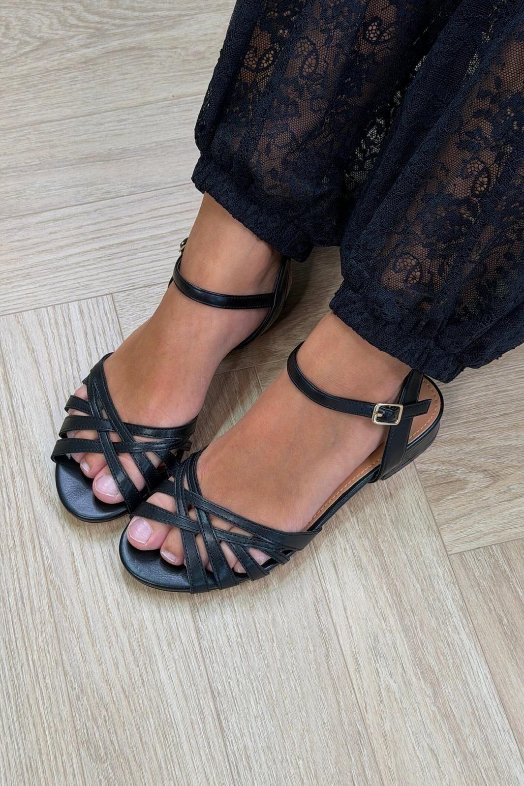 Bloom - Geranium Sandals - Black Sandaler 