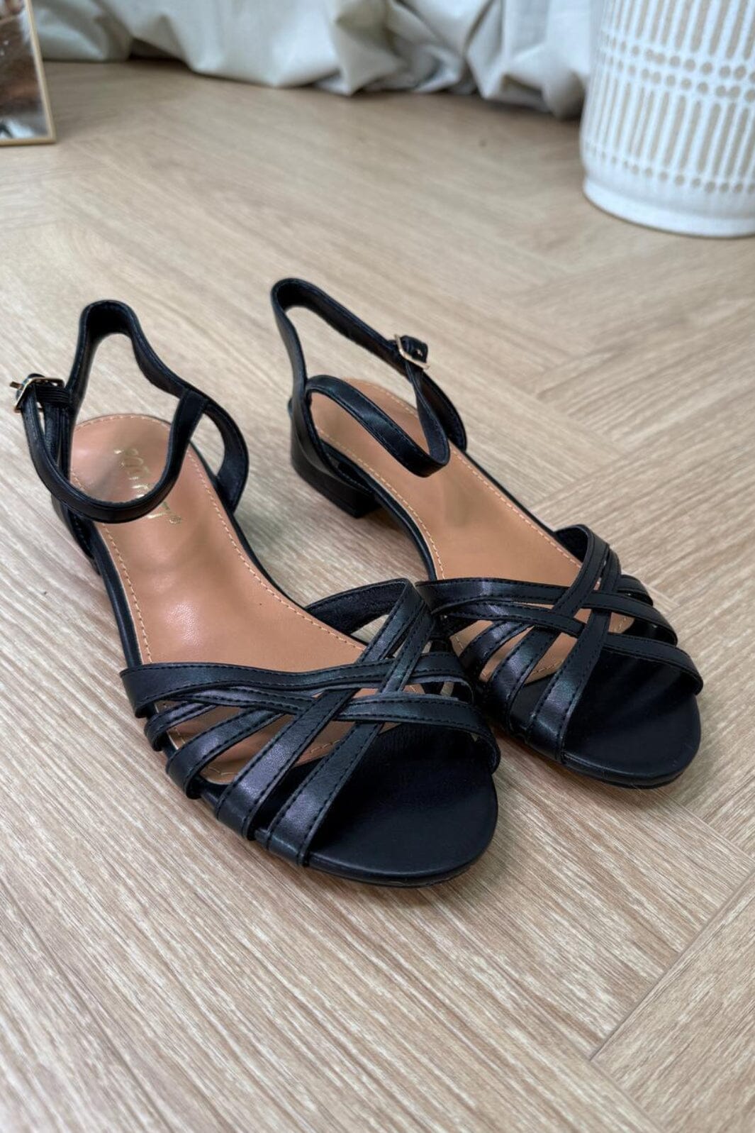 Bloom - Geranium Sandals - Black Sandaler 