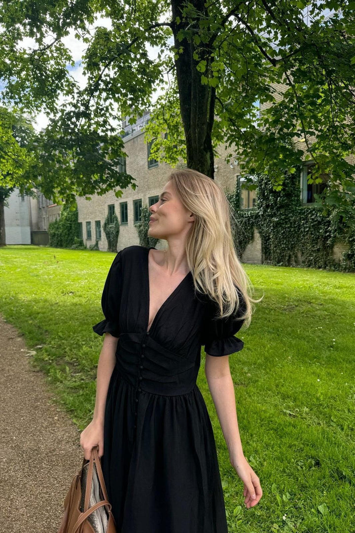 Forudbestilling - BYIC - Adelic Long Ss Dress - black Black Kjoler 