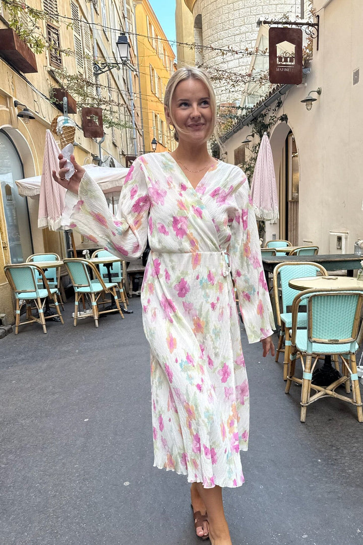 BYIC - Ofeliaic Long Wrap Dress A23640 - Pink Flower Blush Print Kjoler 