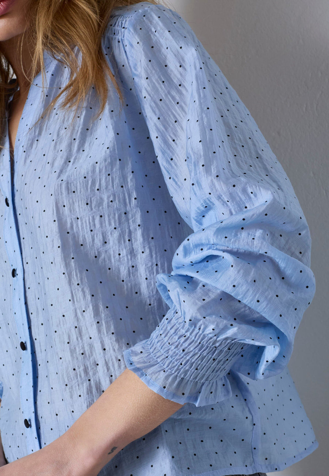 Co´Couture - Dallycc Dot V-Shirt 45007 - 23 - Pale Blue Skjorter 