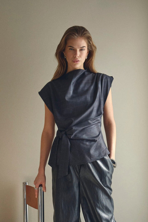 Co´Couture - Eloracc Check Pleat Top 500306 - 65002 - Dark Grey T-shirts 