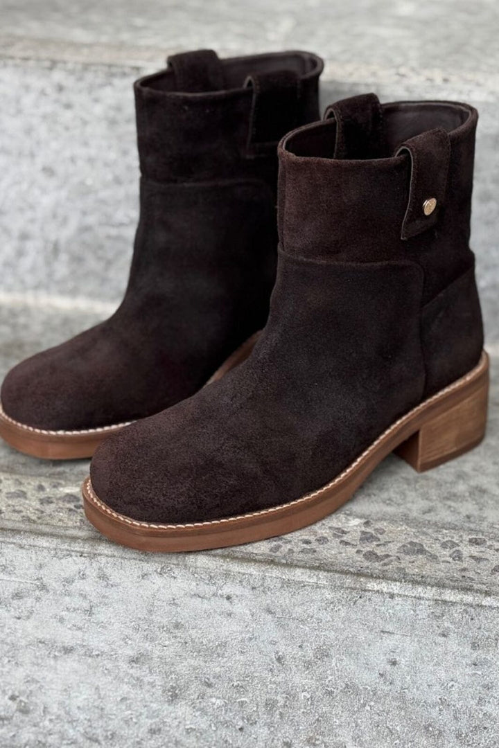 Copenhagen Shoes - Power Walk Boot Suede CS8648 - 004 - Dark Brown