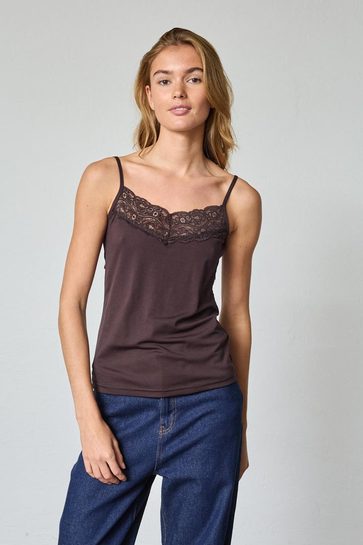 Sisters Point - Vumi-St2 18134 - 222 - D. Chocolate