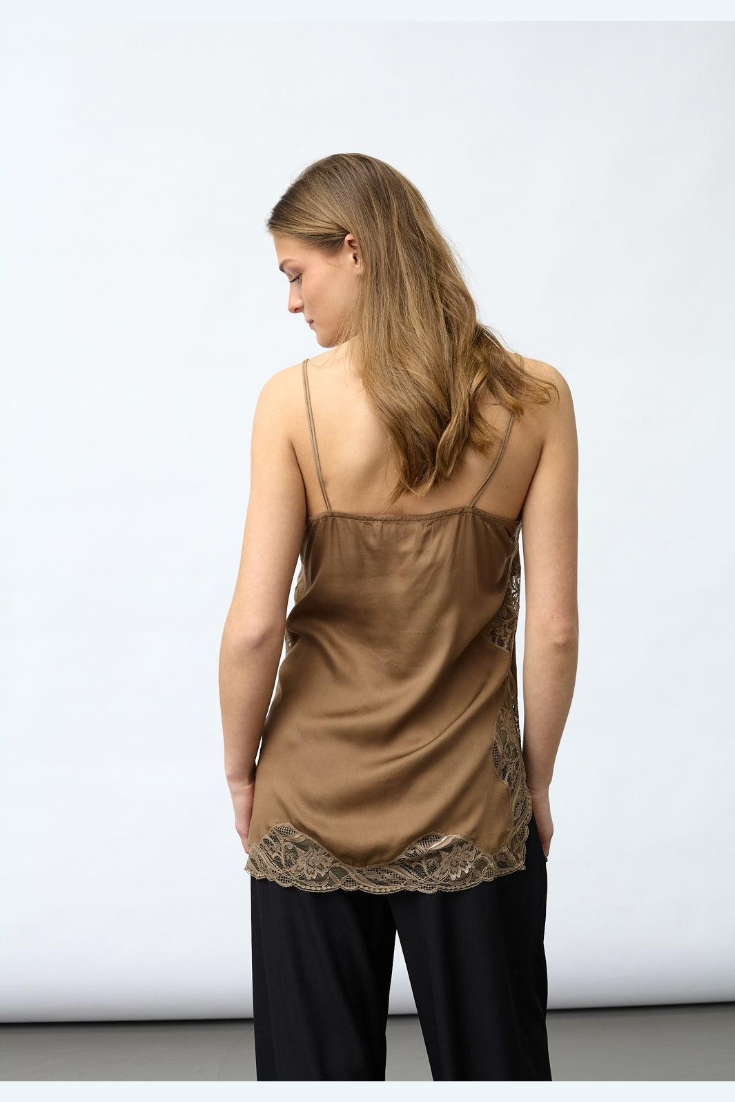 Sisters Point - Isolde-St 19584 - 225 - Hazelnut