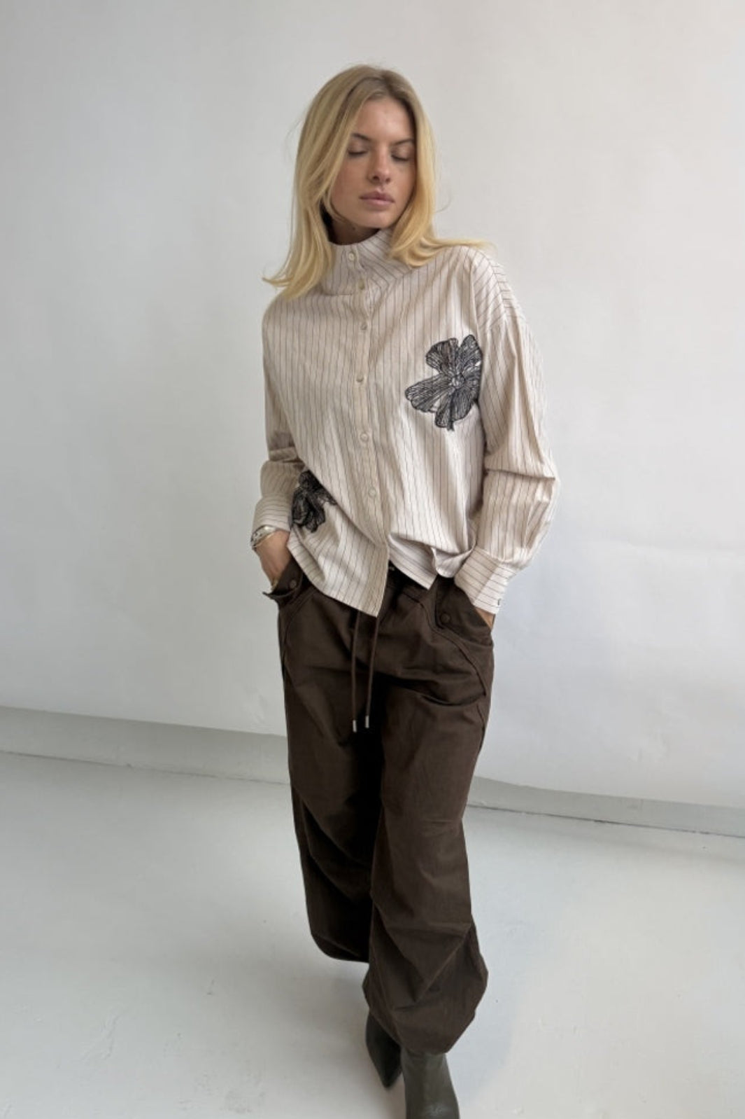 Continue - Jessie Embroidery 15117 - Sand Stripe