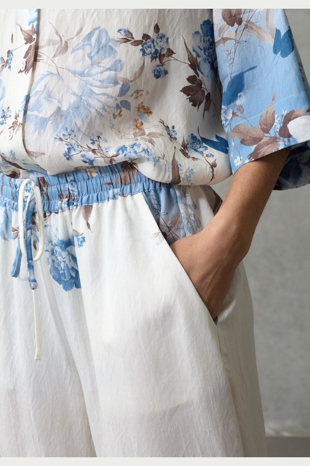 Love & Divine - Love207-44 19857 - 812 - Blue/Brown Flower