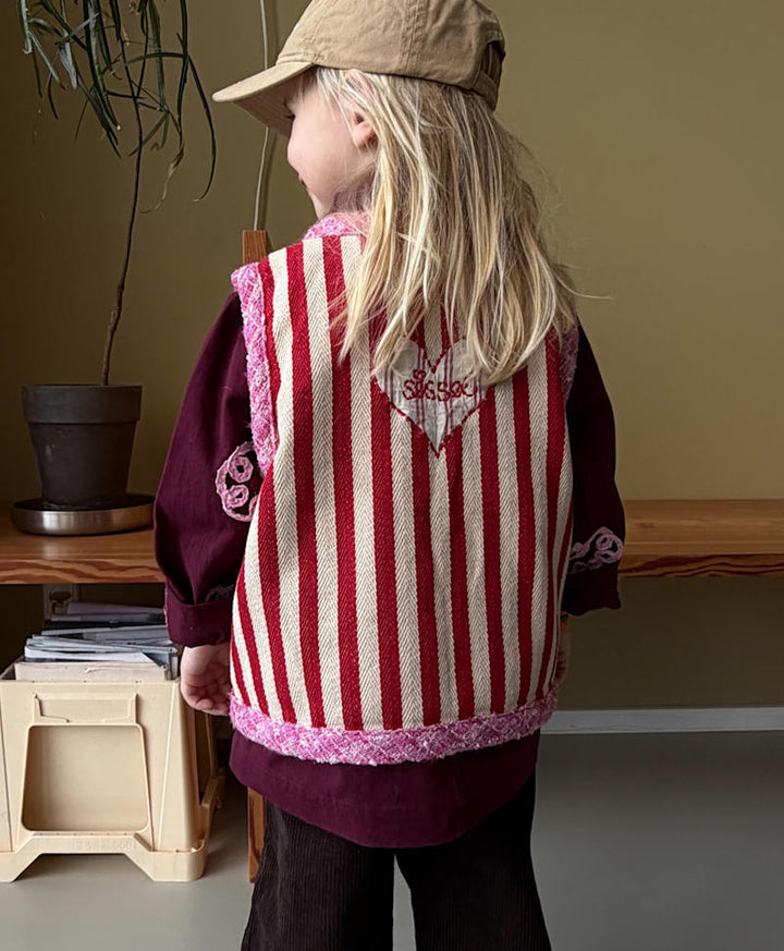 Sissel Edelbo - Como Mini Vest Se 2055 - Red Stripes