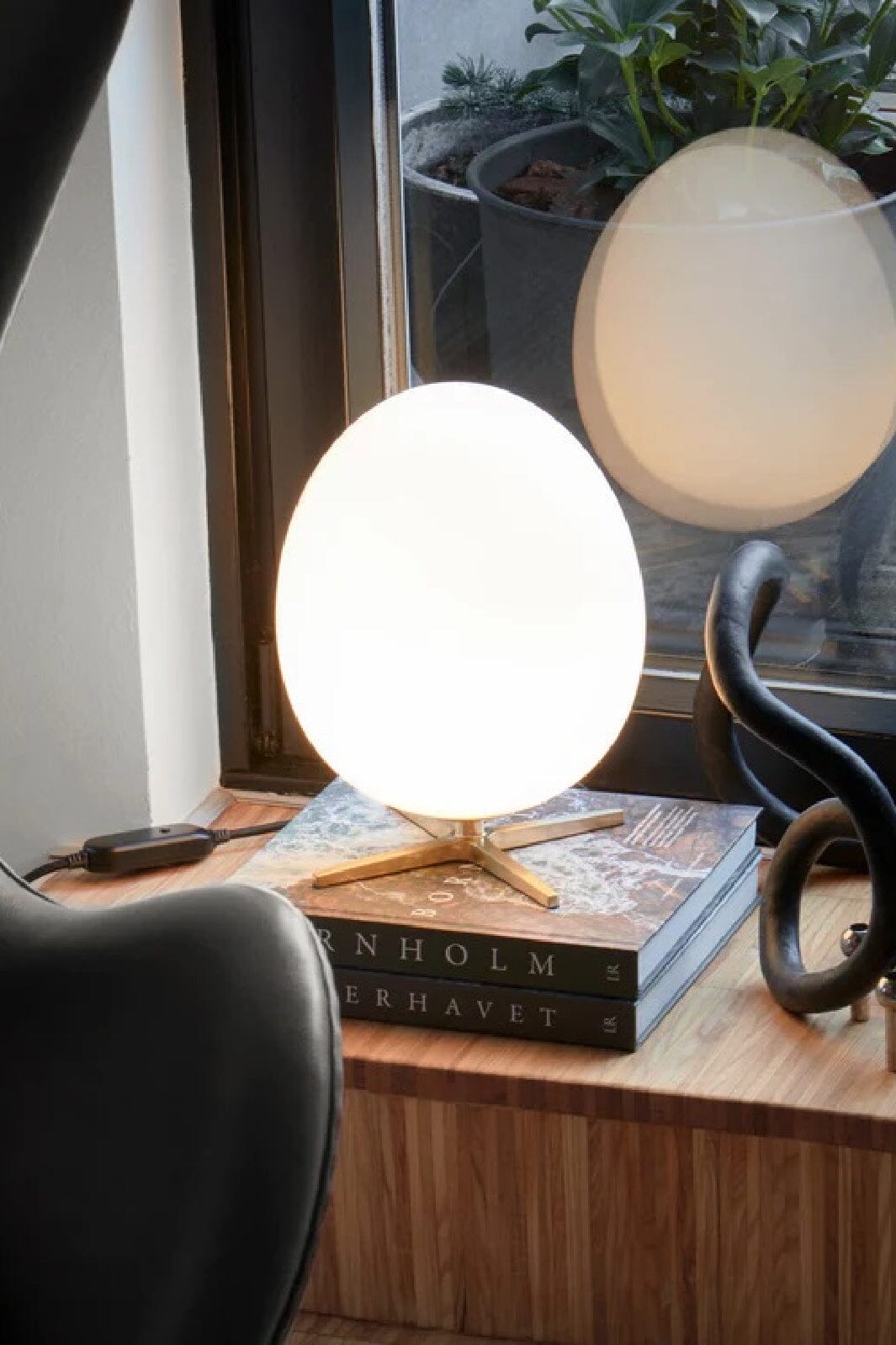 Forudbestilling - Brainchild - Ægget Lampen - Børstet Messing (Marts/April) Interiør 