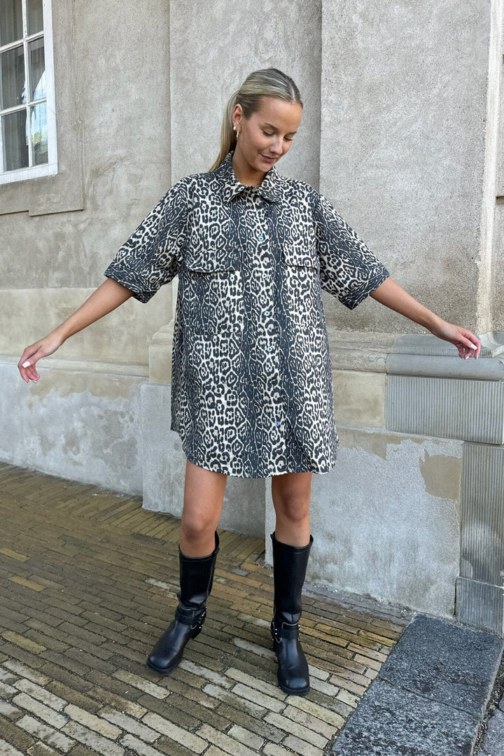 Forudbestilling - BYIC - Seldaic Shirt Dress - lp Leo Print Kjoler 