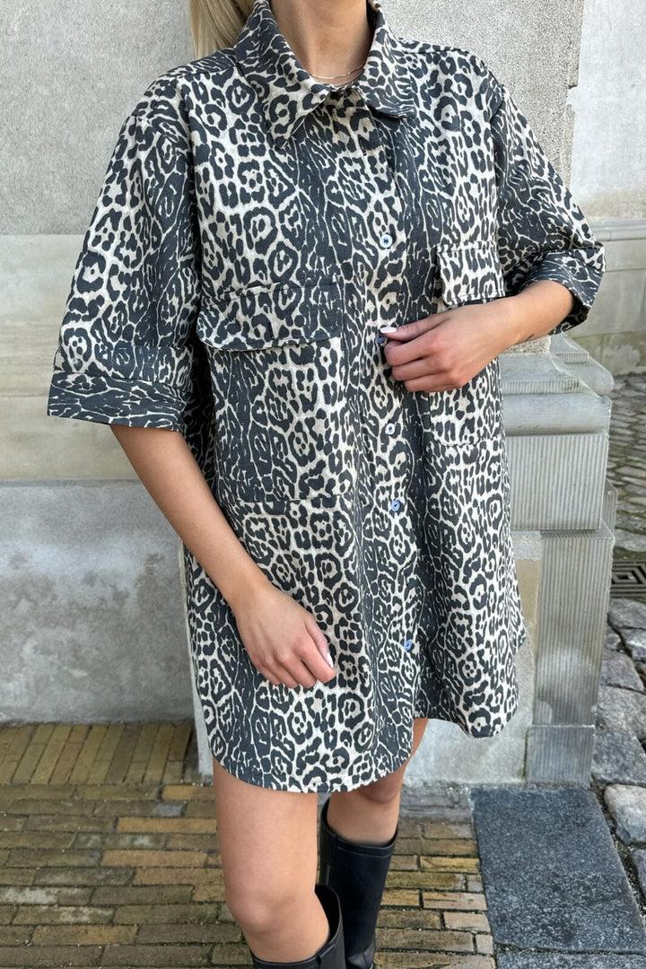 Forudbestilling - BYIC - Seldaic Shirt Dress - lp Leo Print Kjoler 