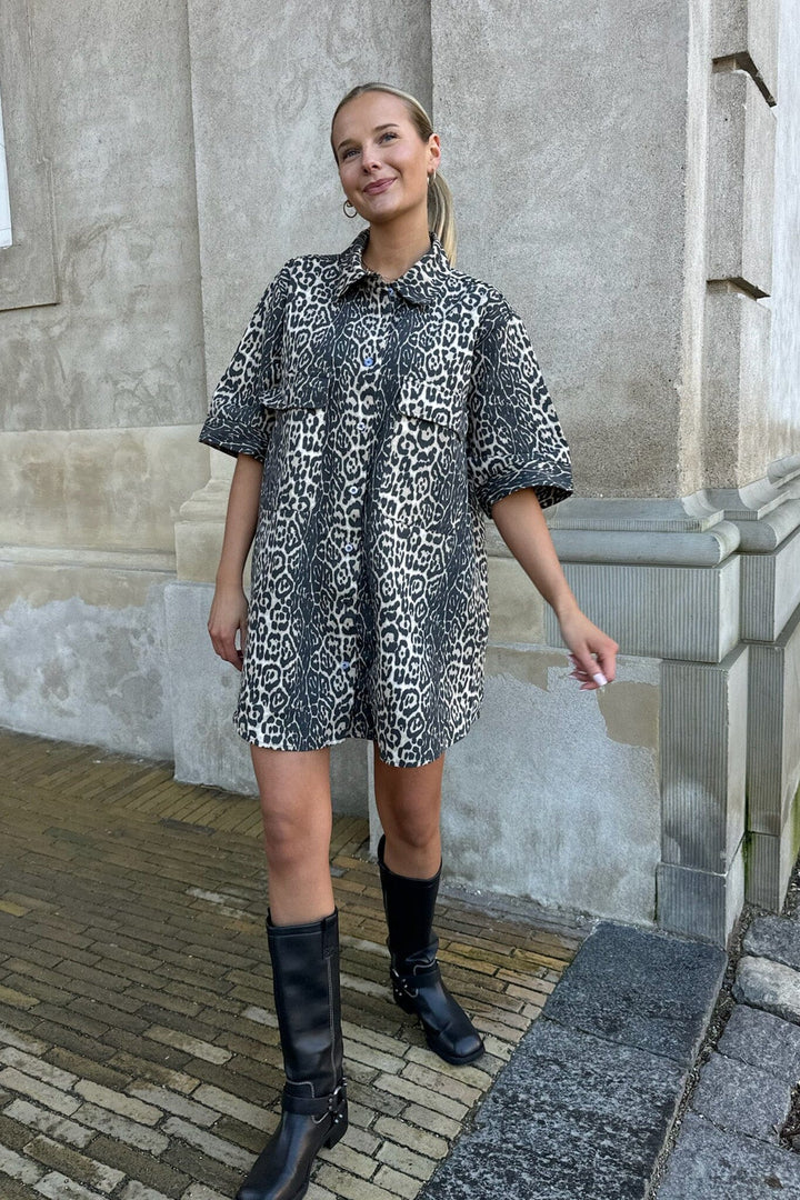Forudbestilling - BYIC - Seldaic Shirt Dress - lp Leo Print Kjoler 