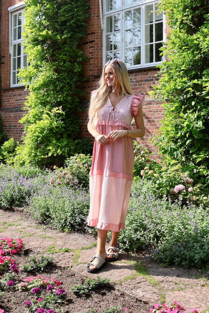 Forudbestilling - Liberte x Molly&My - Nor-Frill-Dress 22236 - Rosa Cloud Kjoler 