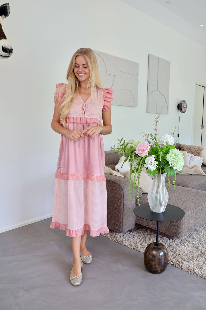 Forudbestilling - Liberte x Molly&My - Nor-Frill-Dress 22236 - Rosa Cloud Kjoler 